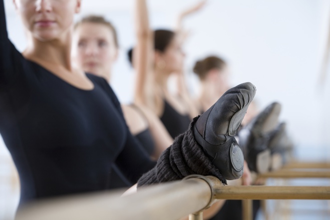 У його школі викладає команда професійних артистів балету і педагогів