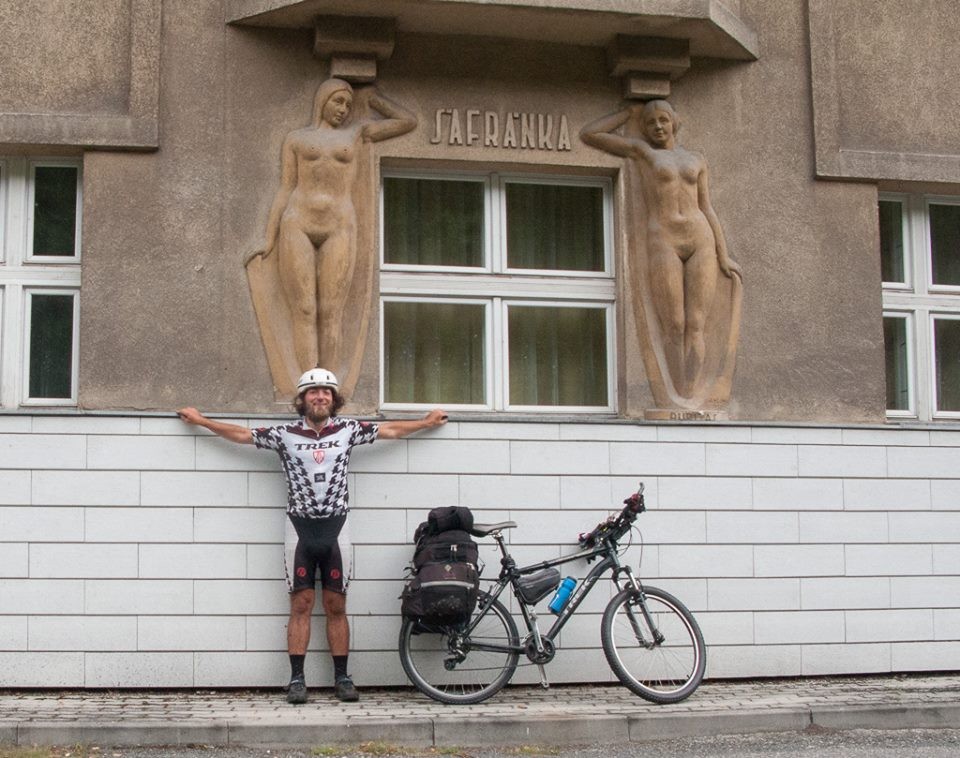 В Європі для подорожі на велосипеді є все необхідне: спеціальні дороги для двухколесников і незвичайна для українських велосипедистів ввічливість з боку водіїв автомобілів