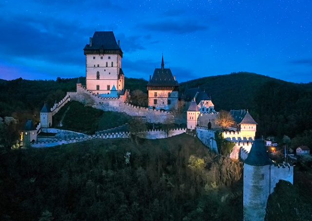 Туристи безкоштовно зможуть відвідати знакові фортеці і замки по всій країні після заходу сонця