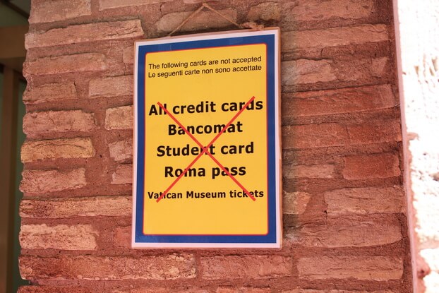 Зверніть увагу: купити квиток на купол можна тільки готівкою, ніякі знижки не надаються, Roma Pass і Квитки в музеї Ватикану тут не діють