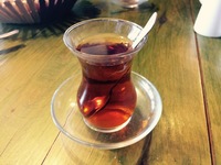 Зараз в Туреччині є навіть електричні чайники з такою системою з двох частин