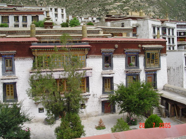 Дрепунг набув статусу чоде, що в перекладі з тибетської означає Велика цитадель Навчання
