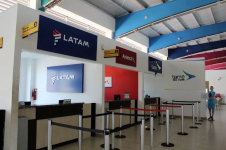 Лічильники просторі перевірки пасажирського Муха Галапагоси, Avianca, LATAM і приручити Еквадор