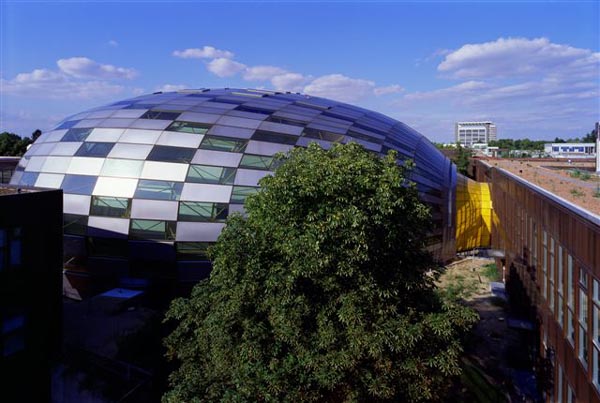 «Мозок Берліна» - так назвав відкриту в 2005 році нову філологічну бібліотеку Вільного університету Берліна автор (1997-2005)
