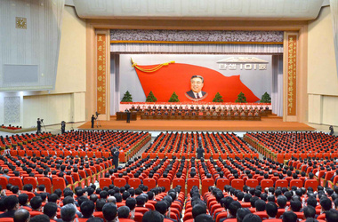 15 квітня 2013, 2:11 Переглядів:   У Північній Кореї відзначають день народження Кім Ір Сена, фото AFP
