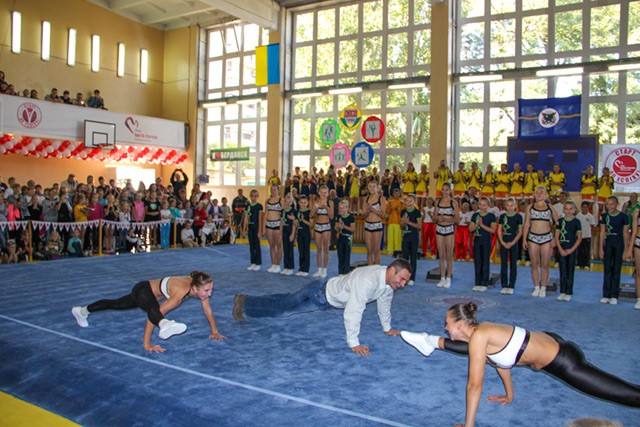 Тепер в бердянської ДЮСШ більше 500 дітей можуть займаються баскетболом, художньою гімнастикою, ушу і спортивною аеробікою в належних умовах