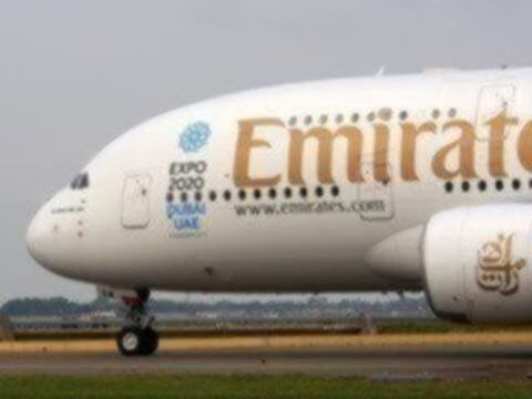 І більшість з них скористаються послугами компанії «Emirates»;   Компанія неодноразово отримувала нагороди за якість харчування, розваги на борту і високий рівень обслуговування;   Тільки в 2013 році було замовлено більше 130 літаків Боїнг 777;   У компанії «Emirates» є власний заповідник, де розводять рідкісні види тварин і птахів