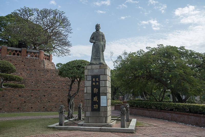 Статуя Чжен Ченгуна (Коксінга) в форте Анпін, що знаходиться на місці старого голландського форту Зеландія