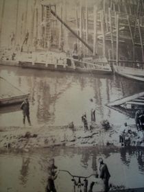 Наступне випробування Карлова мосту приніс 1784 рік, коли буря плином плоти і крижини заткнули арки моста, а вода підмила опори, на яких стояла військова вартова будка