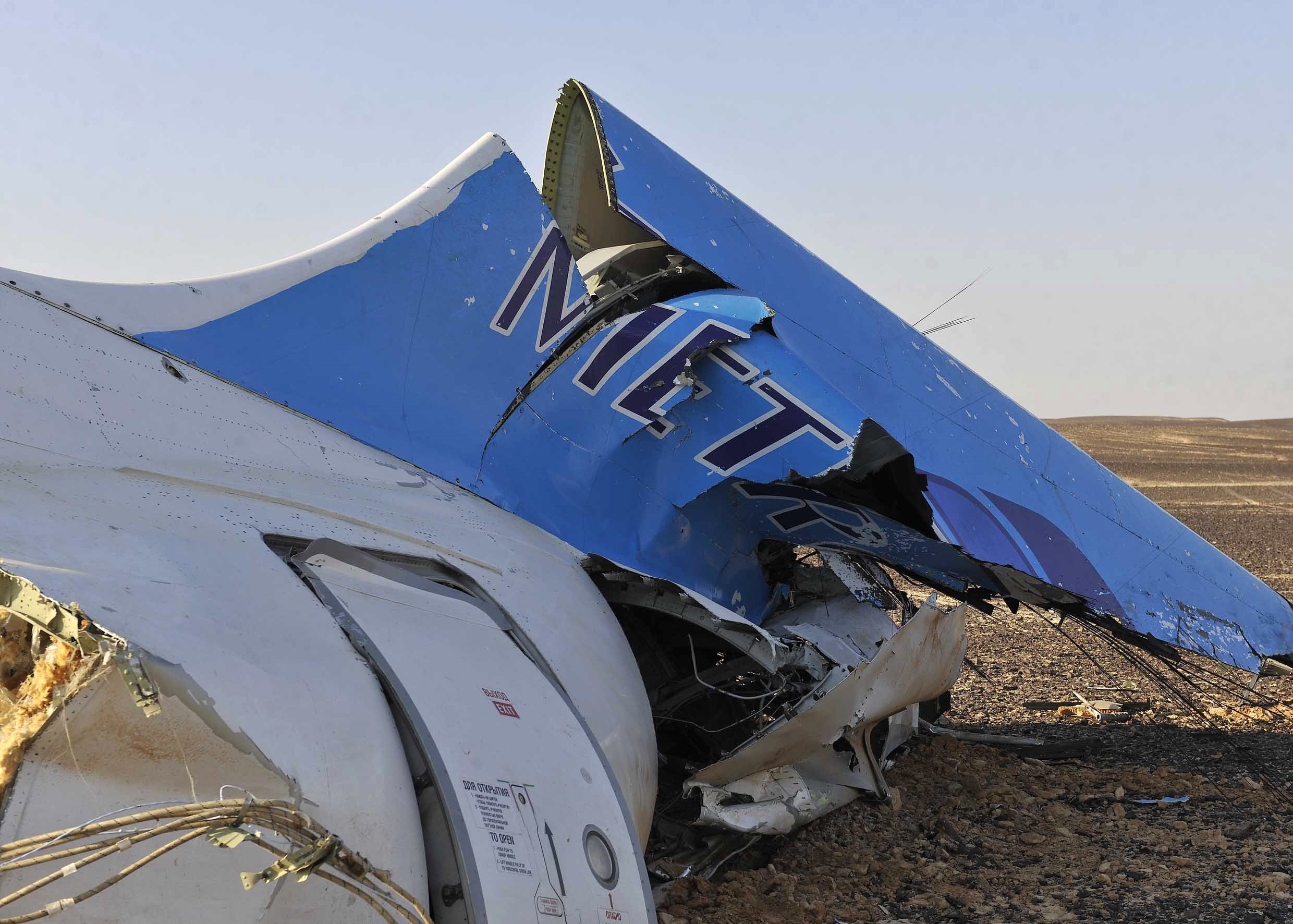 За словами експертів, руйнування літака відбувалося в повітрі на великій висоті