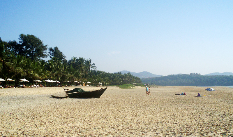 Пляж Мобор розташований в оточенні річки Сал і кокосових плантацій, славиться чудовими пейзажами з піщаними дюнами