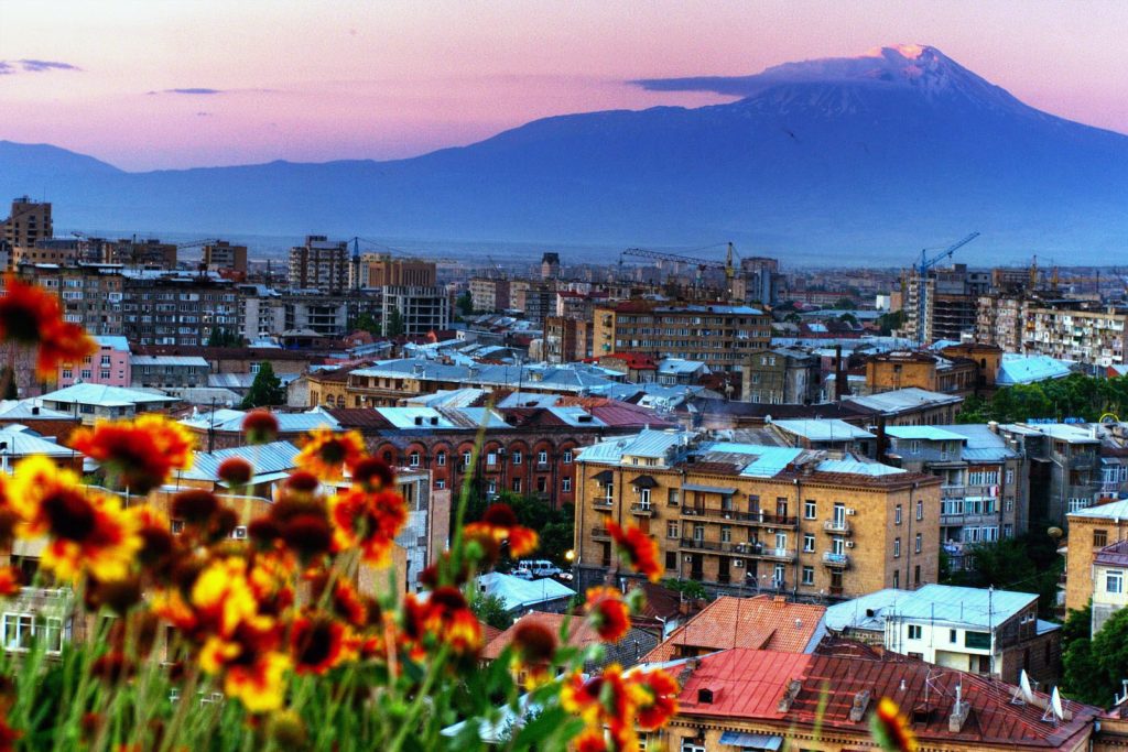 Екскурсійний тур до Вірменії - це можливість цікаво та пізнавально провести час, до того ж, вартість подорожі порівняно не дорога