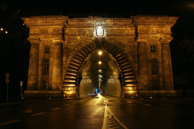 До речі, це один із символів Будапешта і Угорщини - фото Ланцюгового моста є в камері у кожного туриста, який залишає місто