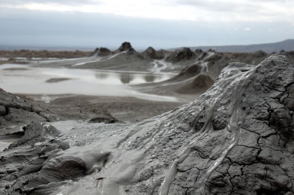 У Краснодарському краї між Азовським і Чорним морями розташувалися унікальні пам'ятки природи - діючі грязьові вулкани Тамані