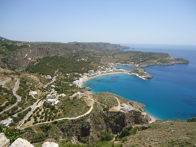 У Китіра є навіть спостережний пункт, який називають «очі Криту», так як з фортеці можна побачити три моря