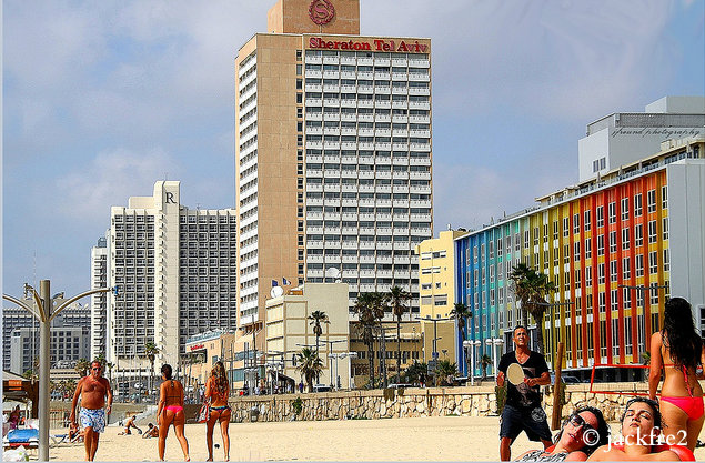 Тель-Авів це ще один приклад великого міста з прекрасними пляжами, розташованими недалеко від центру