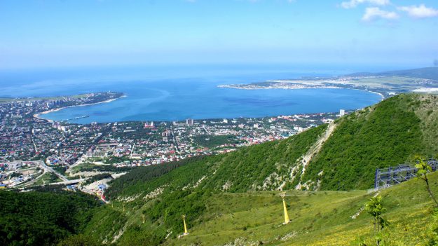Геленджик - популярний чорноморський курортне місто, відомий ще з Радянською епохи