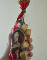 Ті, хто любить солодке, можуть привезти з Відня цукерки «Моцарт»